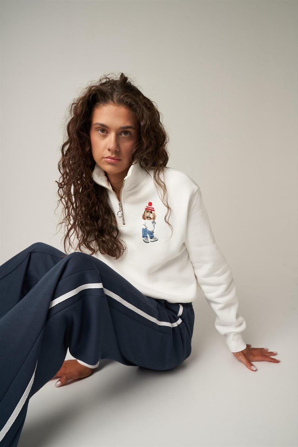 Nakış Köpek Baskılı Sweatshirt Ekru