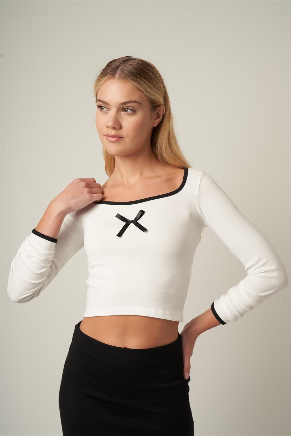 Fiyonk Detaylı Bluz Ekru