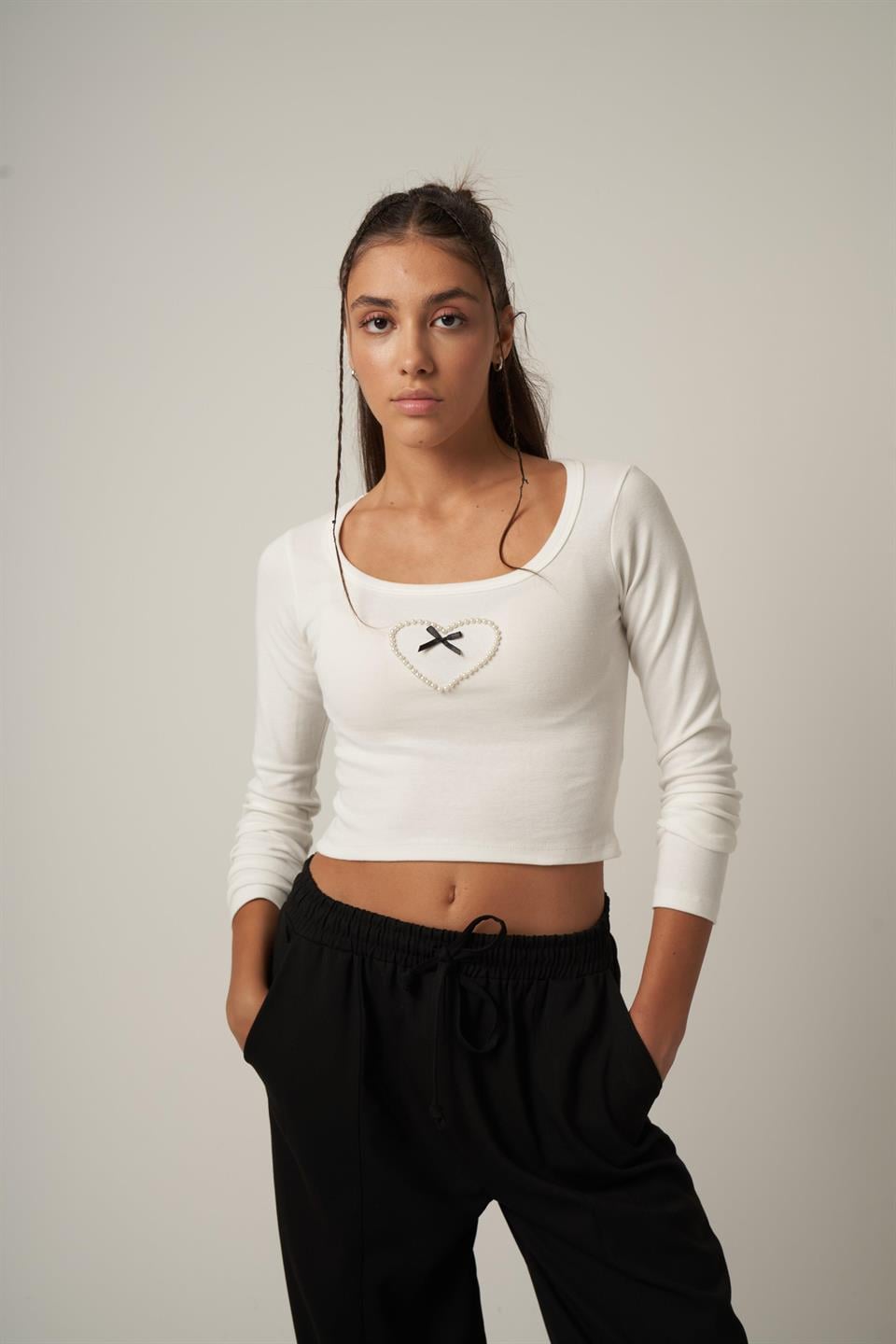 İncili Kalp Detaylı Bluz Ekru