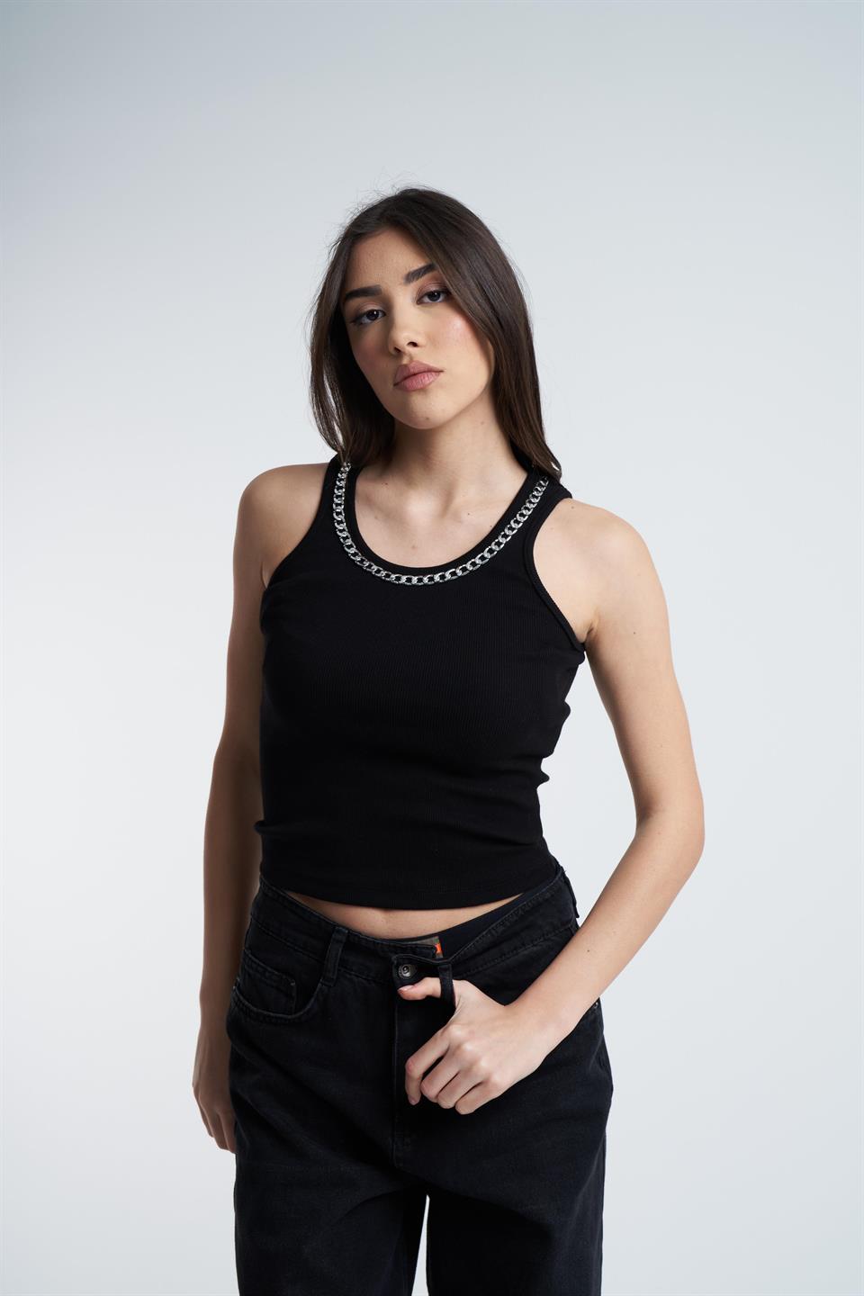 Zincir Detay Sıfır Kol Kaşkorse Bluz Siyah