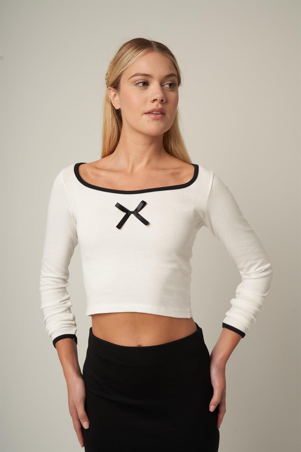 Fiyonk Detaylı Bluz Ekru