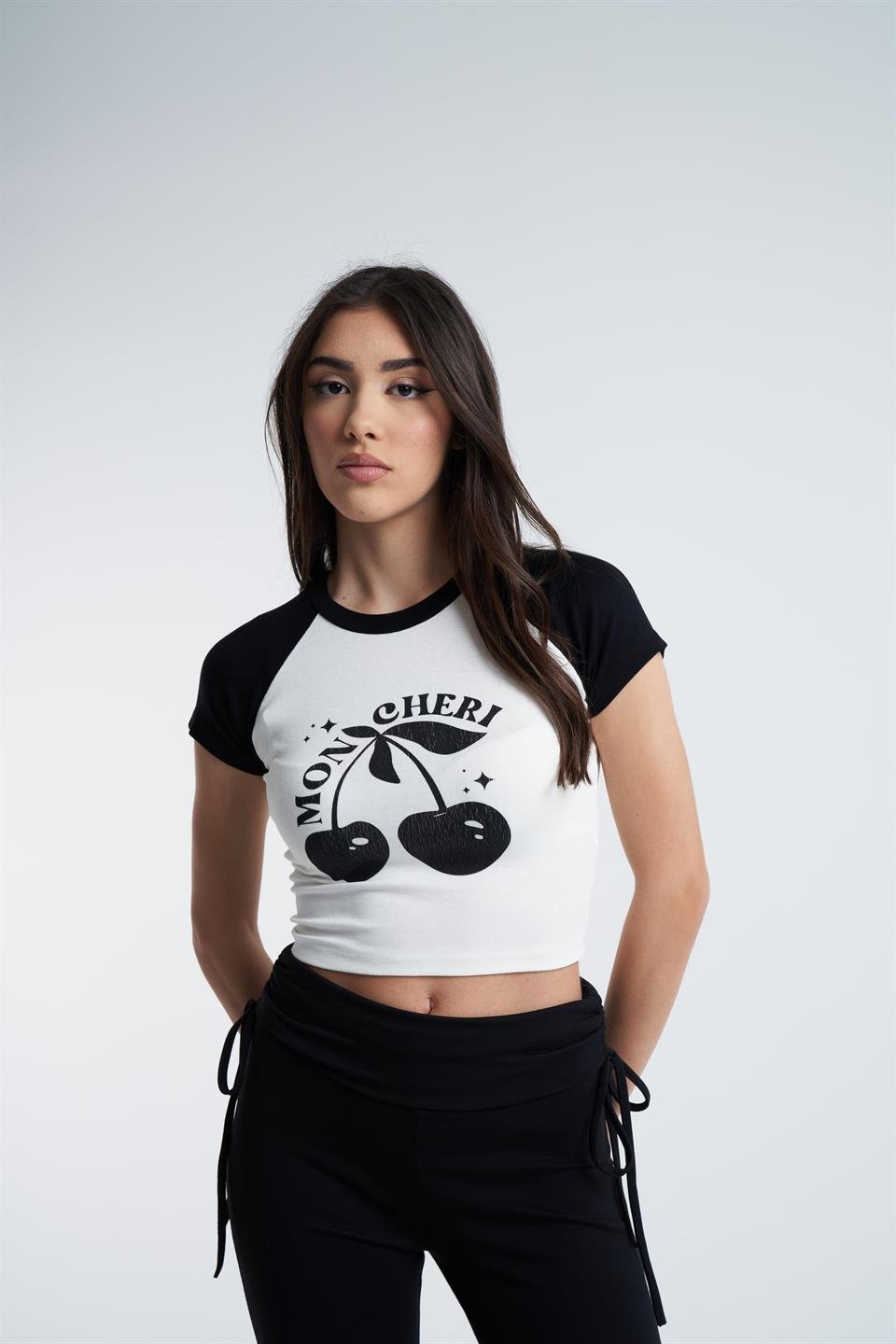 Kiraz Baskılı Kısa T-shirt Ekru-Siyah