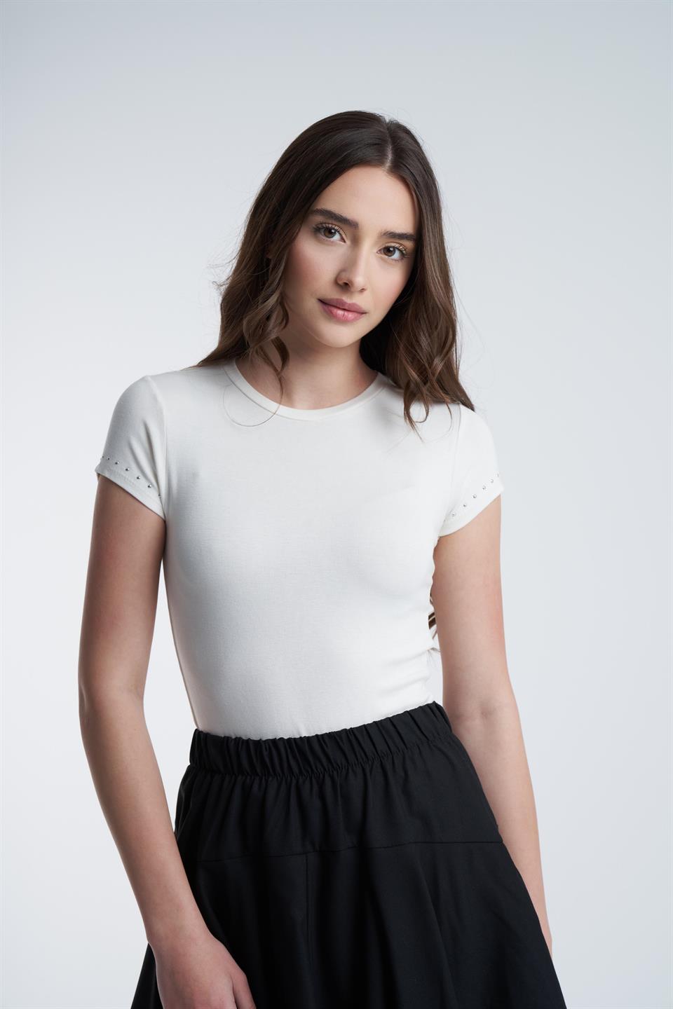 Taş Detaylı Kısa Kol Ribana Bluz Ekru