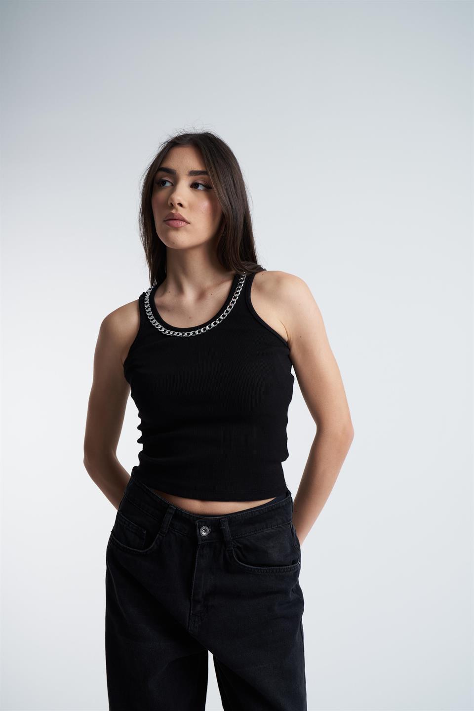 Zincir Detay Sıfır Kol Kaşkorse Bluz Siyah