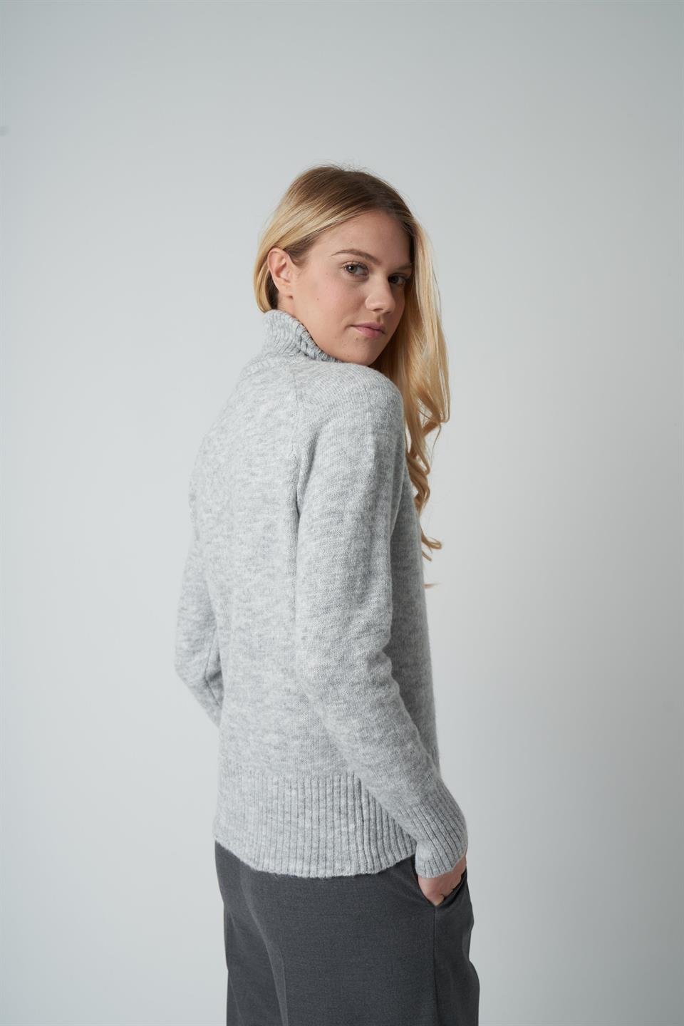 Boğazlı Basic Kazak Gri