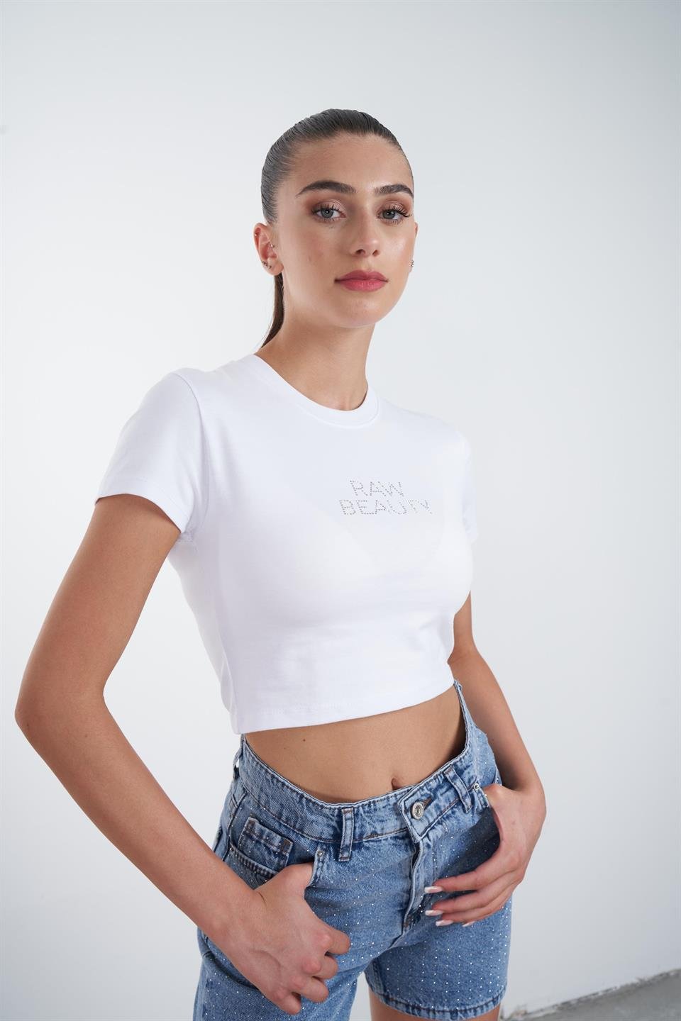 Raw Beauty Taş Baskılı Kısa T-shirt Beyaz
