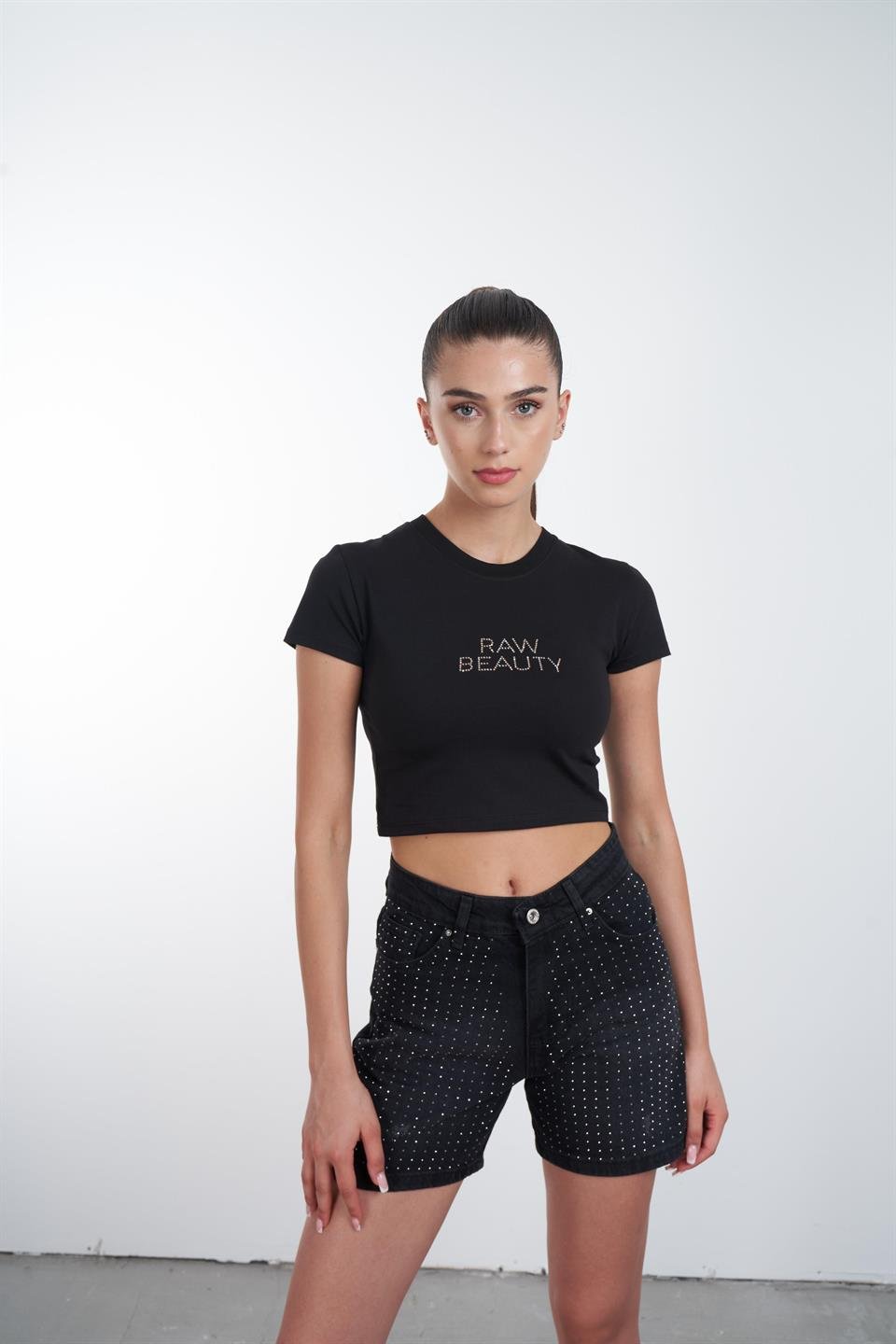 Raw Beauty Taş Baskılı Kısa T-shirt Siyah