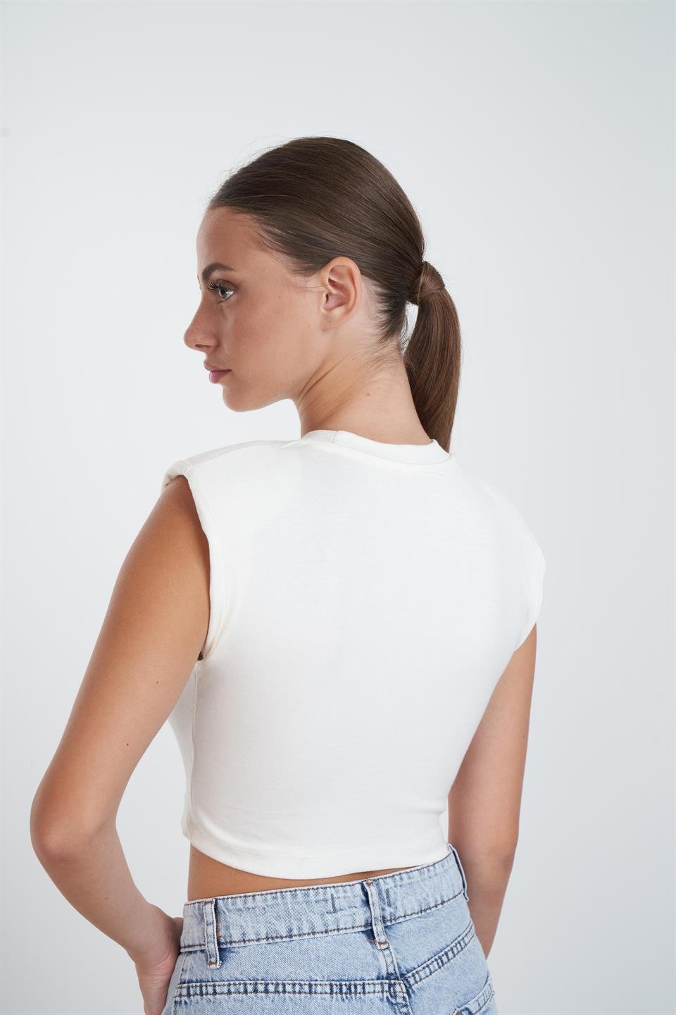 Vatkalı Kolsuz T-shirt Ekru