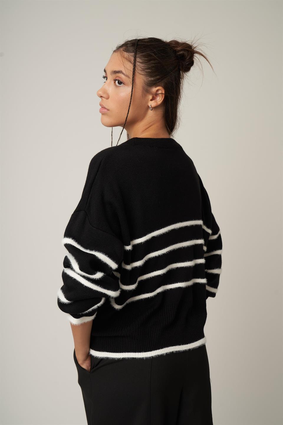 Çizgi Detaylı Triko Kazak Siyah