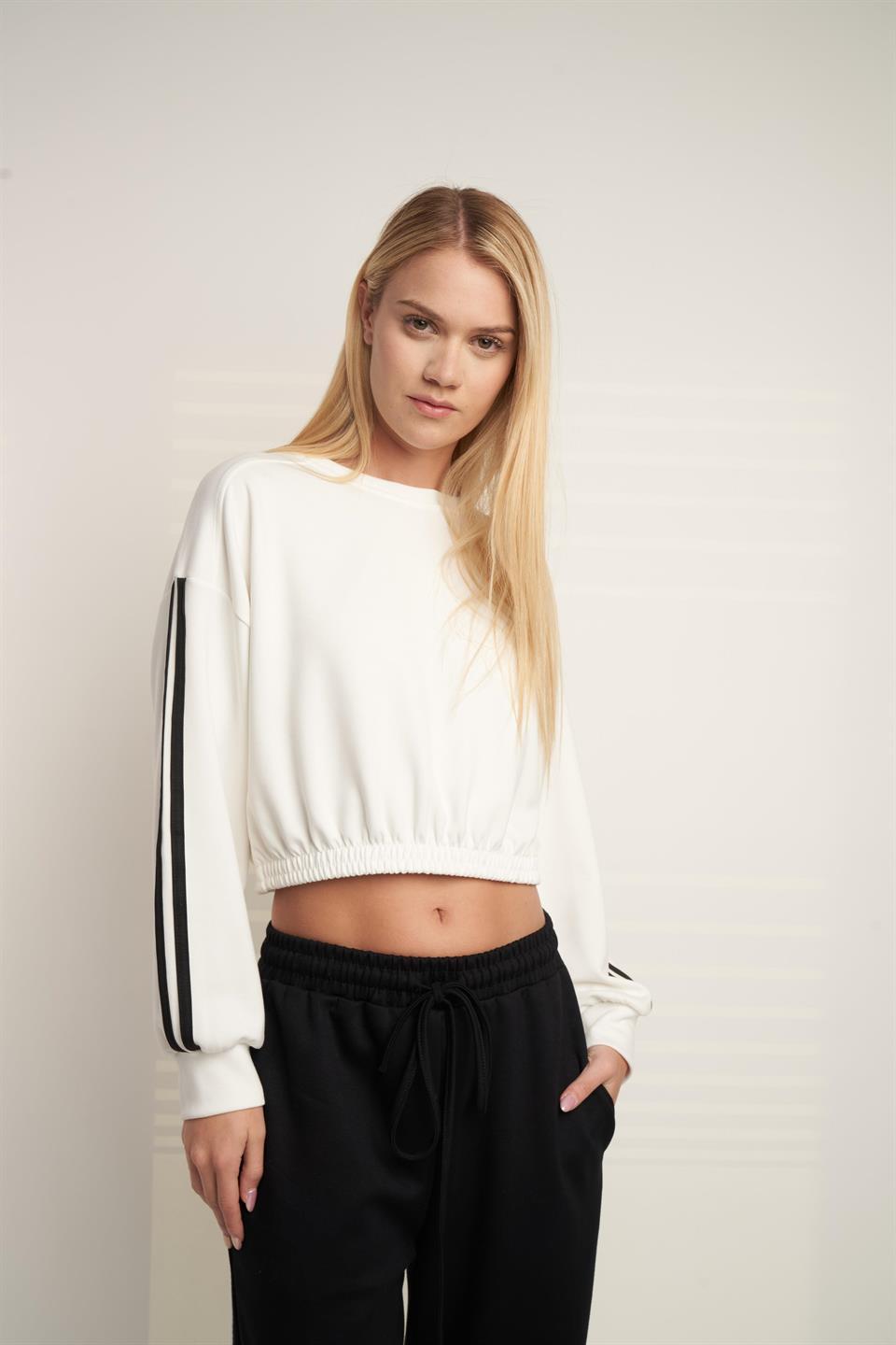 Şerit Detaylı Kısa Sweatshirt Ekru