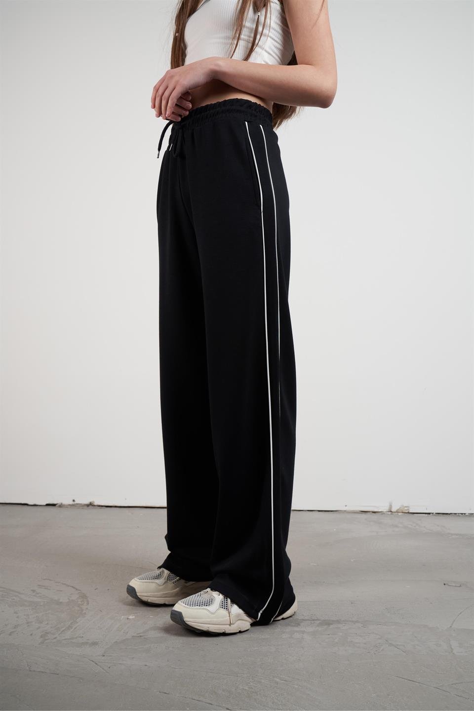 Şerit Detaylı Modal Pantolon Siyah