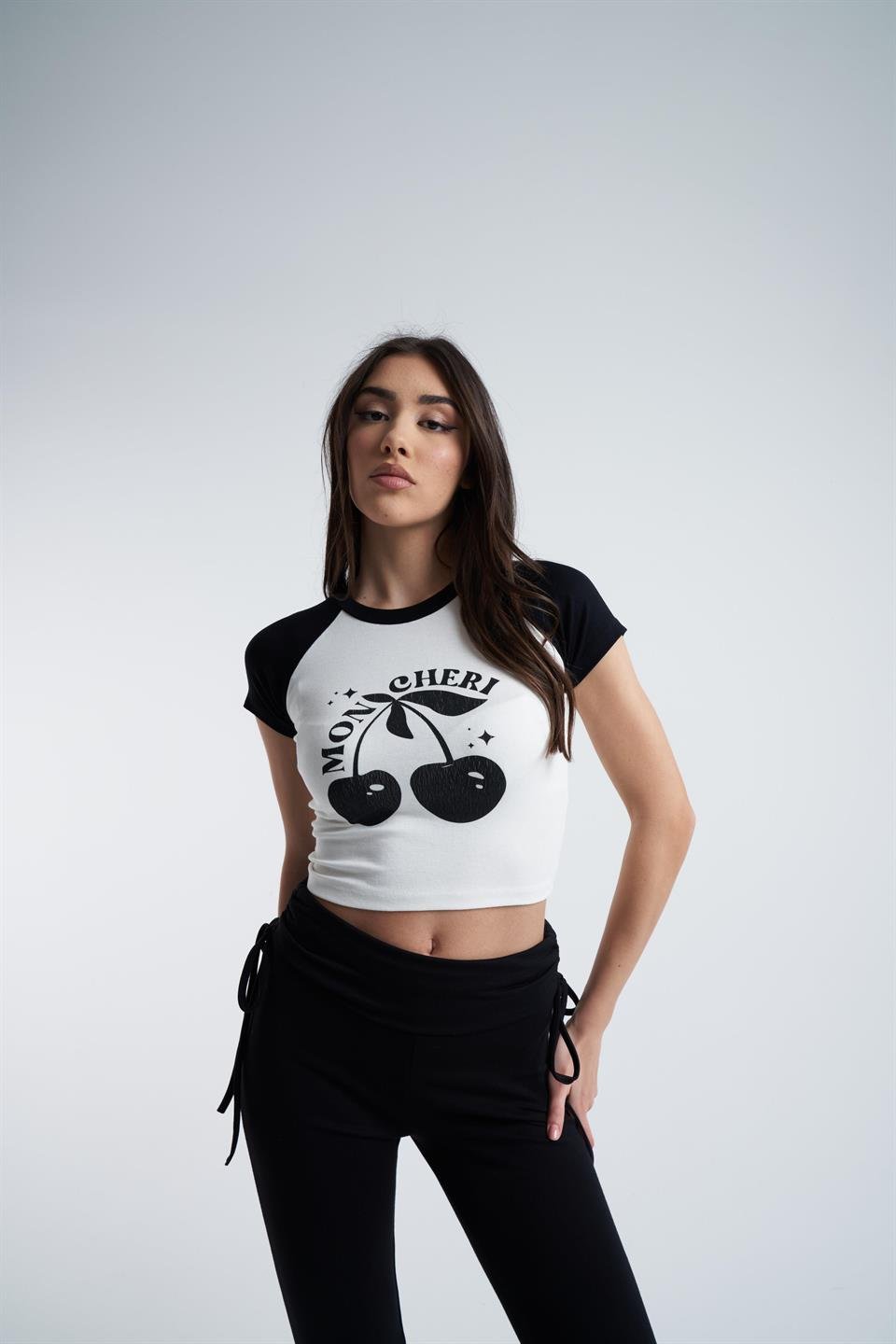 Kiraz Baskılı Kısa T-shirt Ekru-Siyah