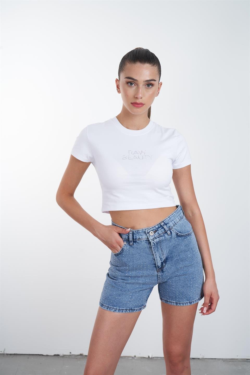 Raw Beauty Taş Baskılı Kısa T-shirt Beyaz