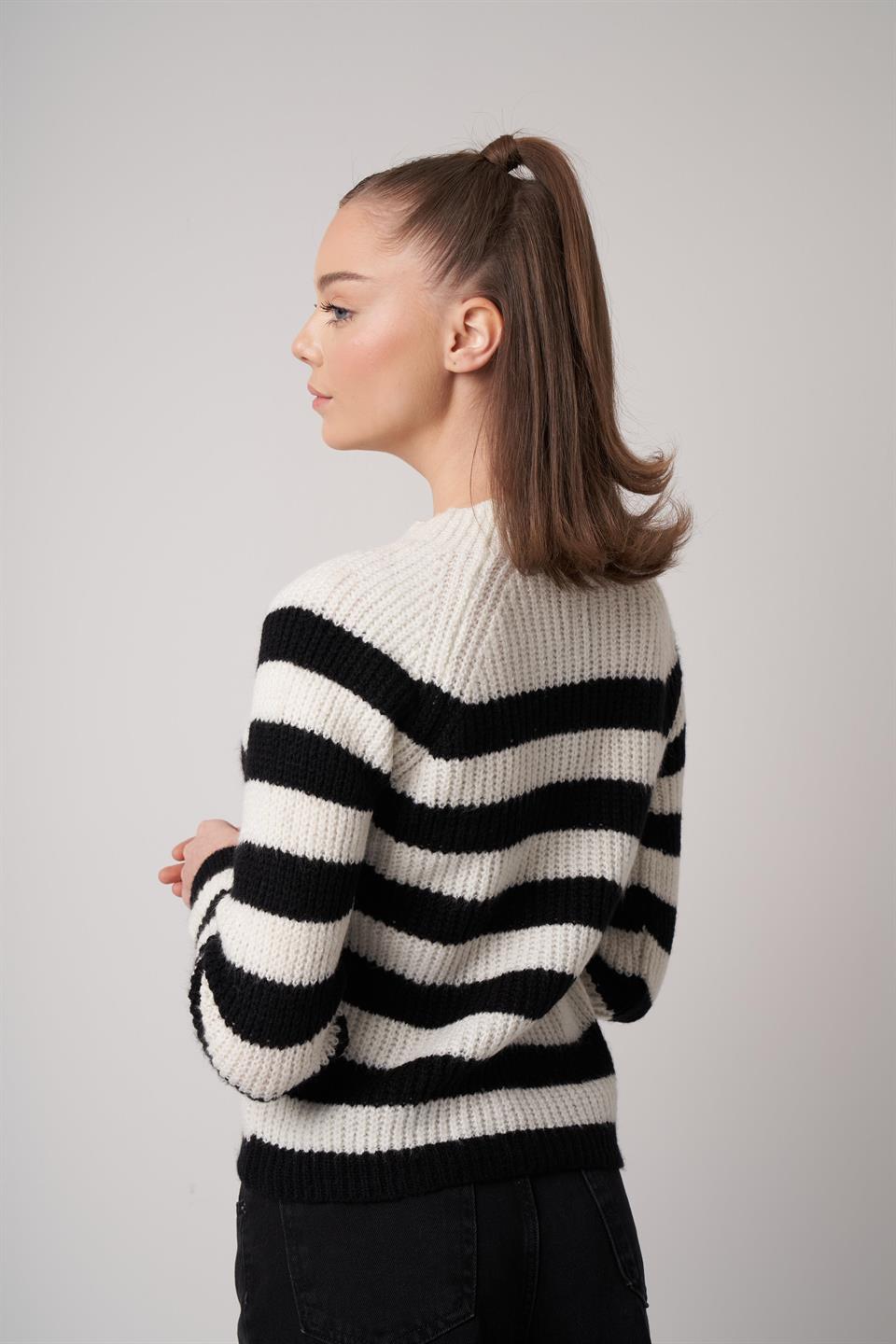 Bisiklet Yaka Çizgili Triko Kazak Krem-Siyah