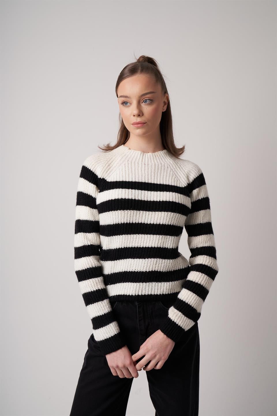 Bisiklet Yaka Çizgili Triko Kazak Krem-Siyah