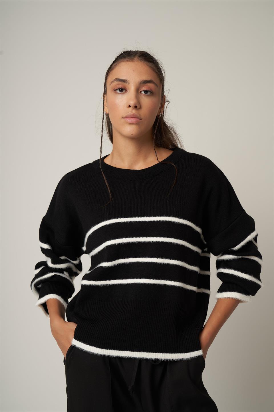 Çizgi Detaylı Triko Kazak Siyah