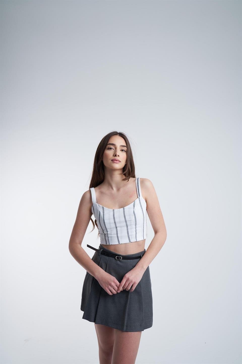 Askılı Crop Model Bluz Siyah-Beyaz