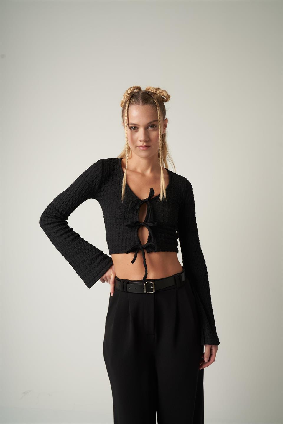 Ön Bağlama Detaylı Bluz Siyah