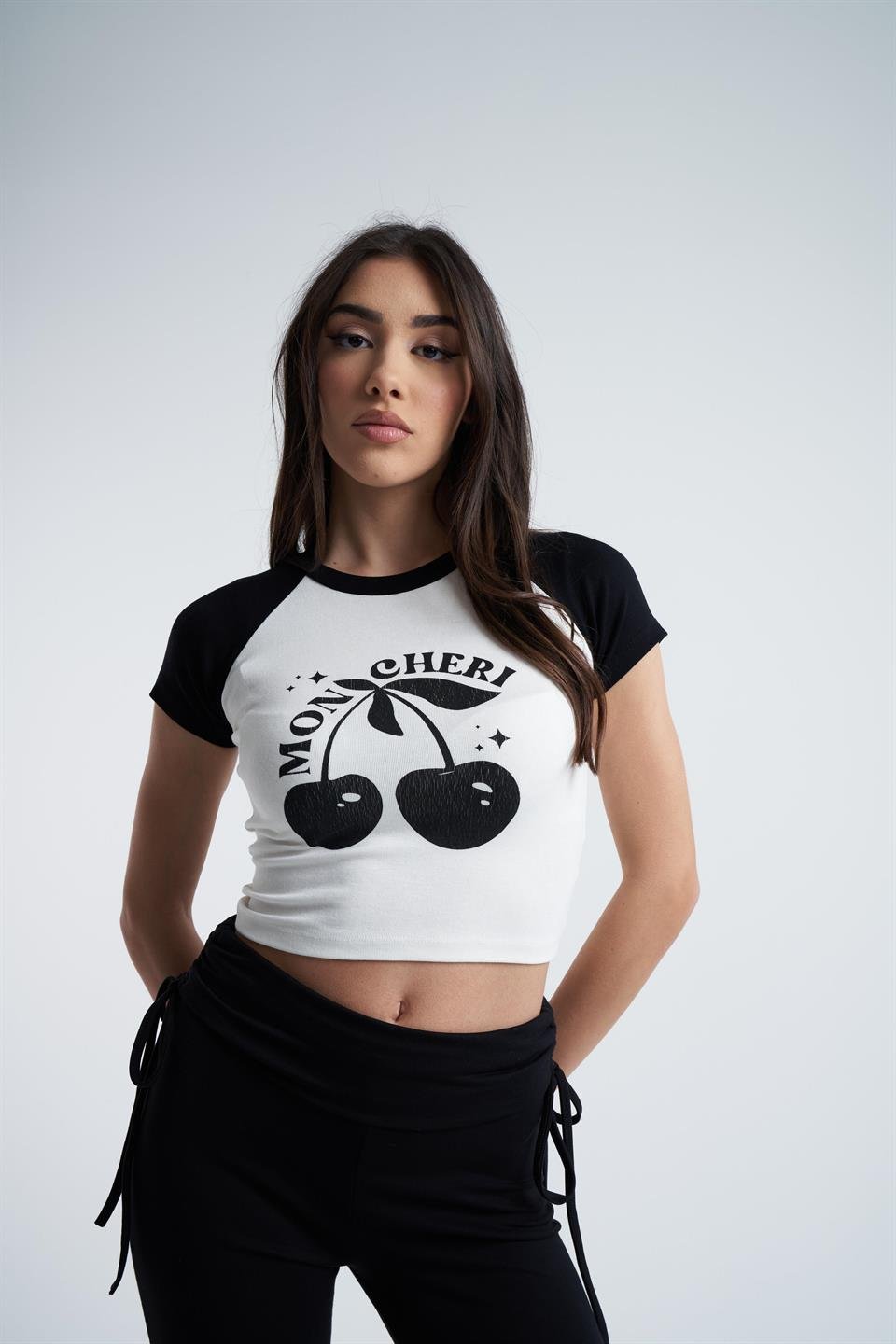 Kiraz Baskılı Kısa T-shirt Ekru-Siyah