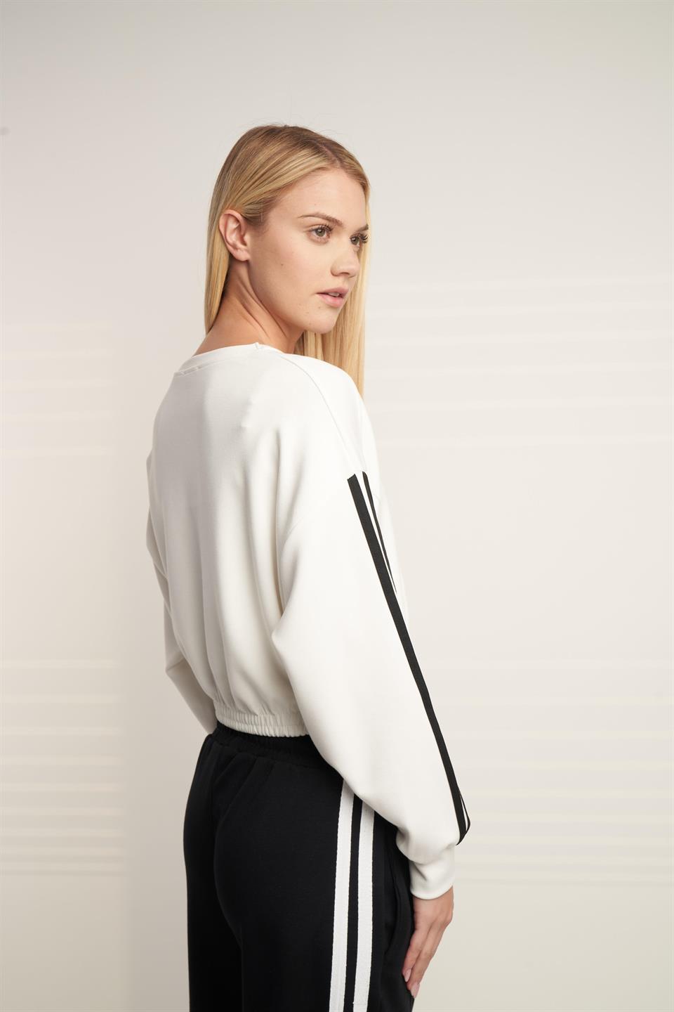 Şerit Detaylı Kısa Sweatshirt Ekru