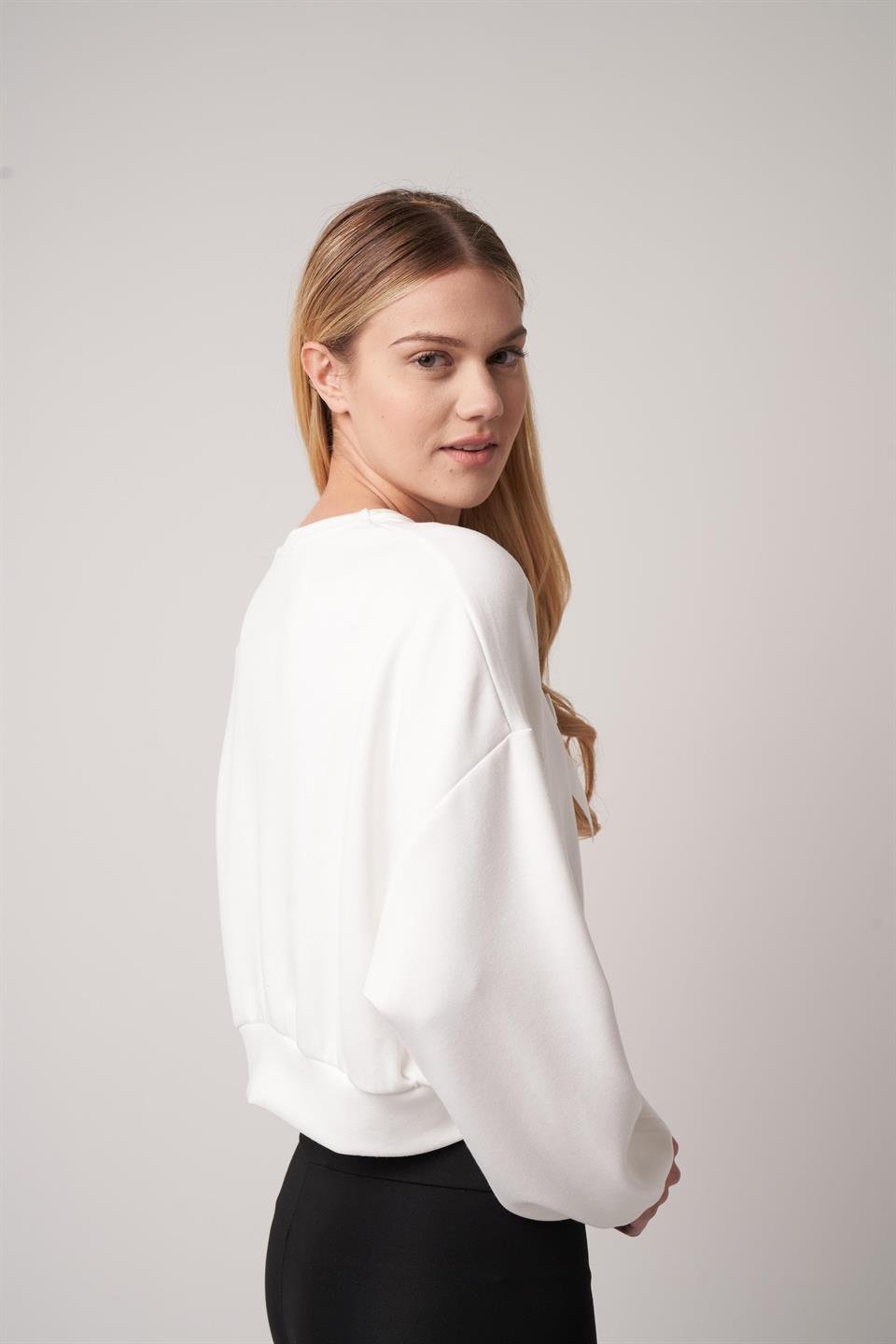 Kalp ve Fiyonk Detaylı Kısa Sweatshirt Ekru