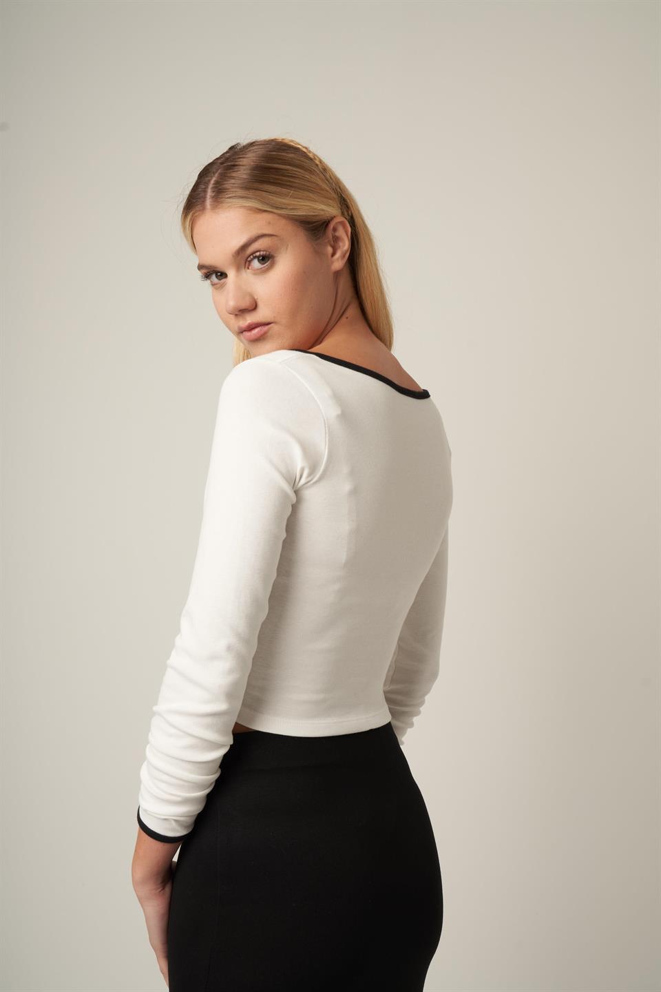 Fiyonk Detaylı Bluz Ekru