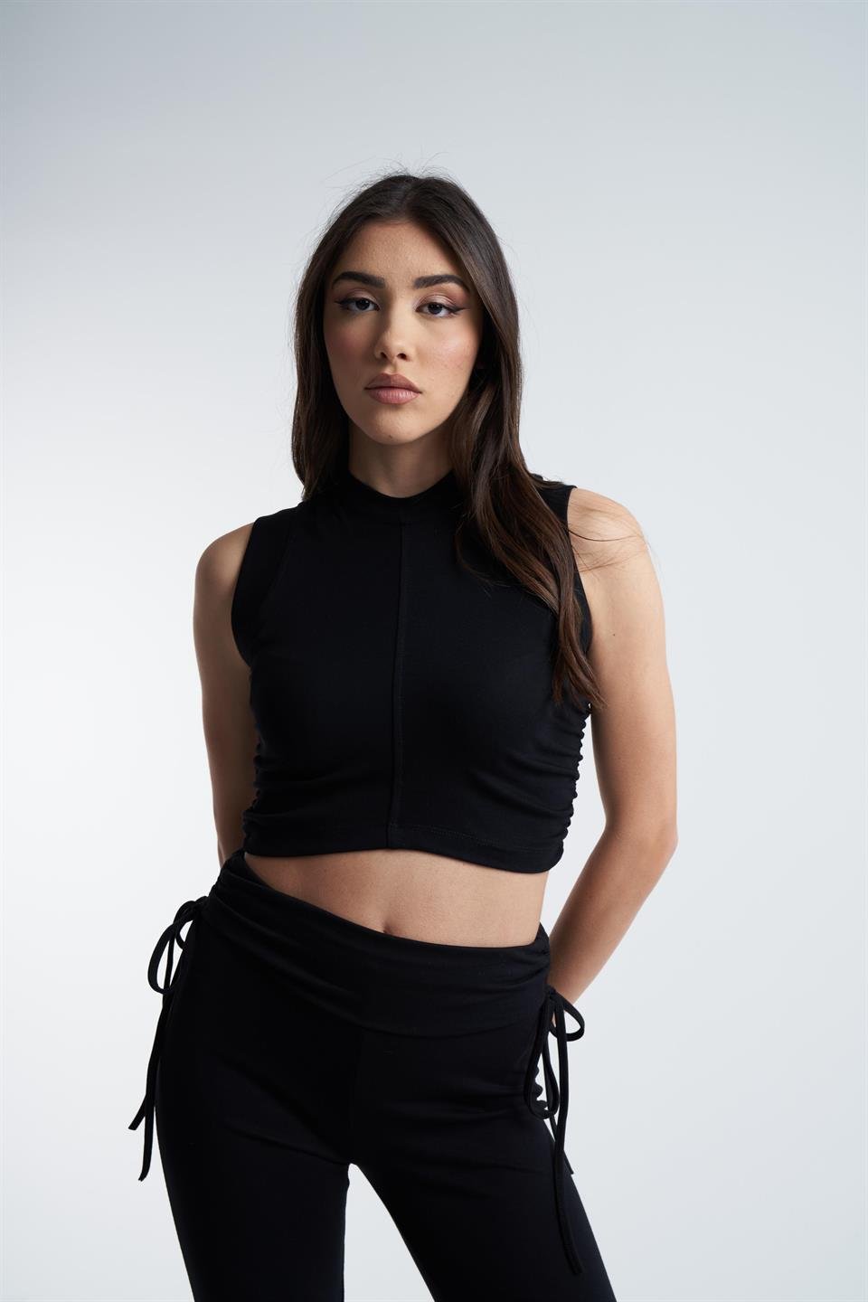 Yanlar Büzgülü Sıfır Kol Bluz Siyah