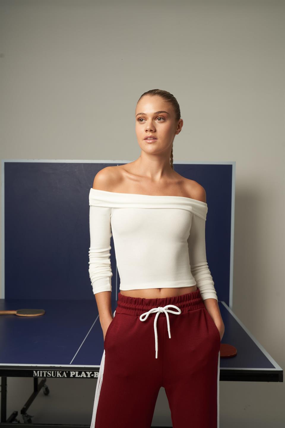 Madonna Yaka Kısa Bluz Ekru