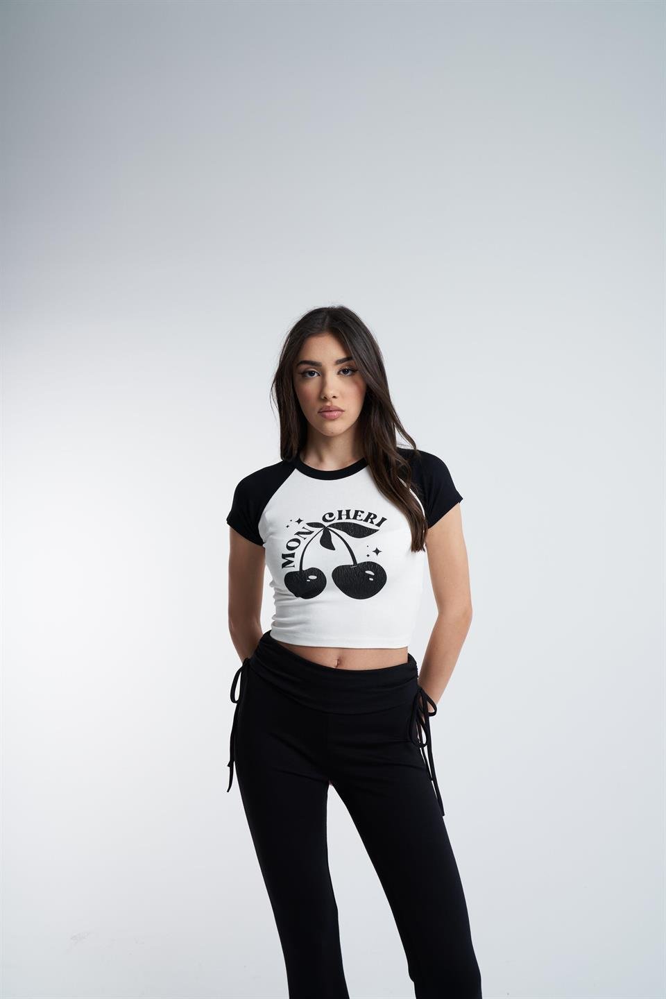 Kiraz Baskılı Kısa T-shirt Ekru-Siyah