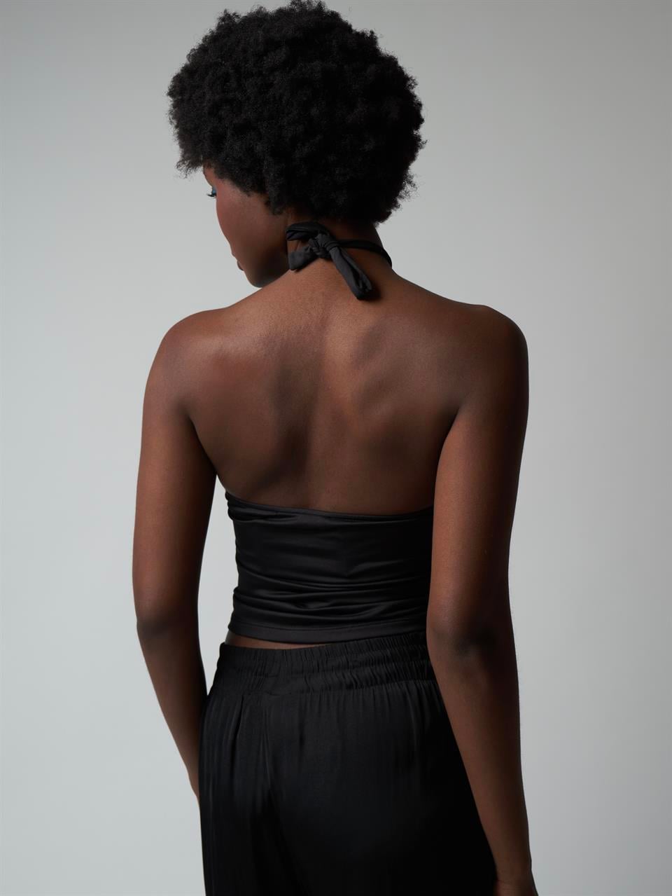 Aksesuar Detaylı Bluz Siyah