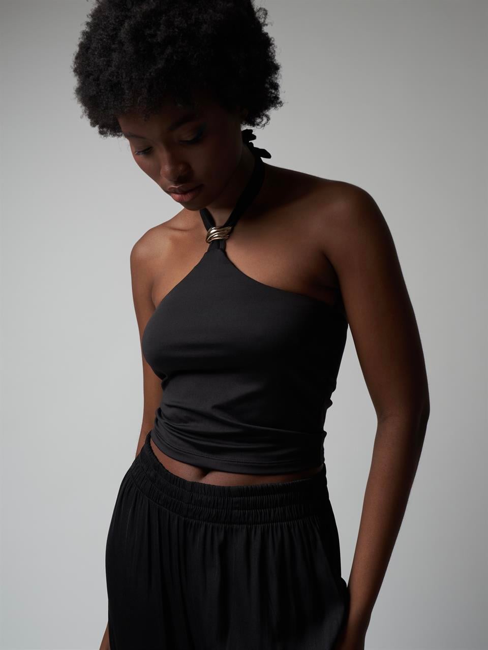 Aksesuar Detaylı Bluz Siyah