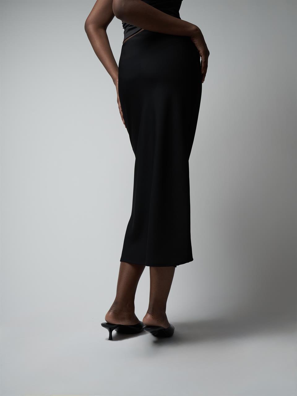 Aksesuar Detaylı Uzun Etek Siyah