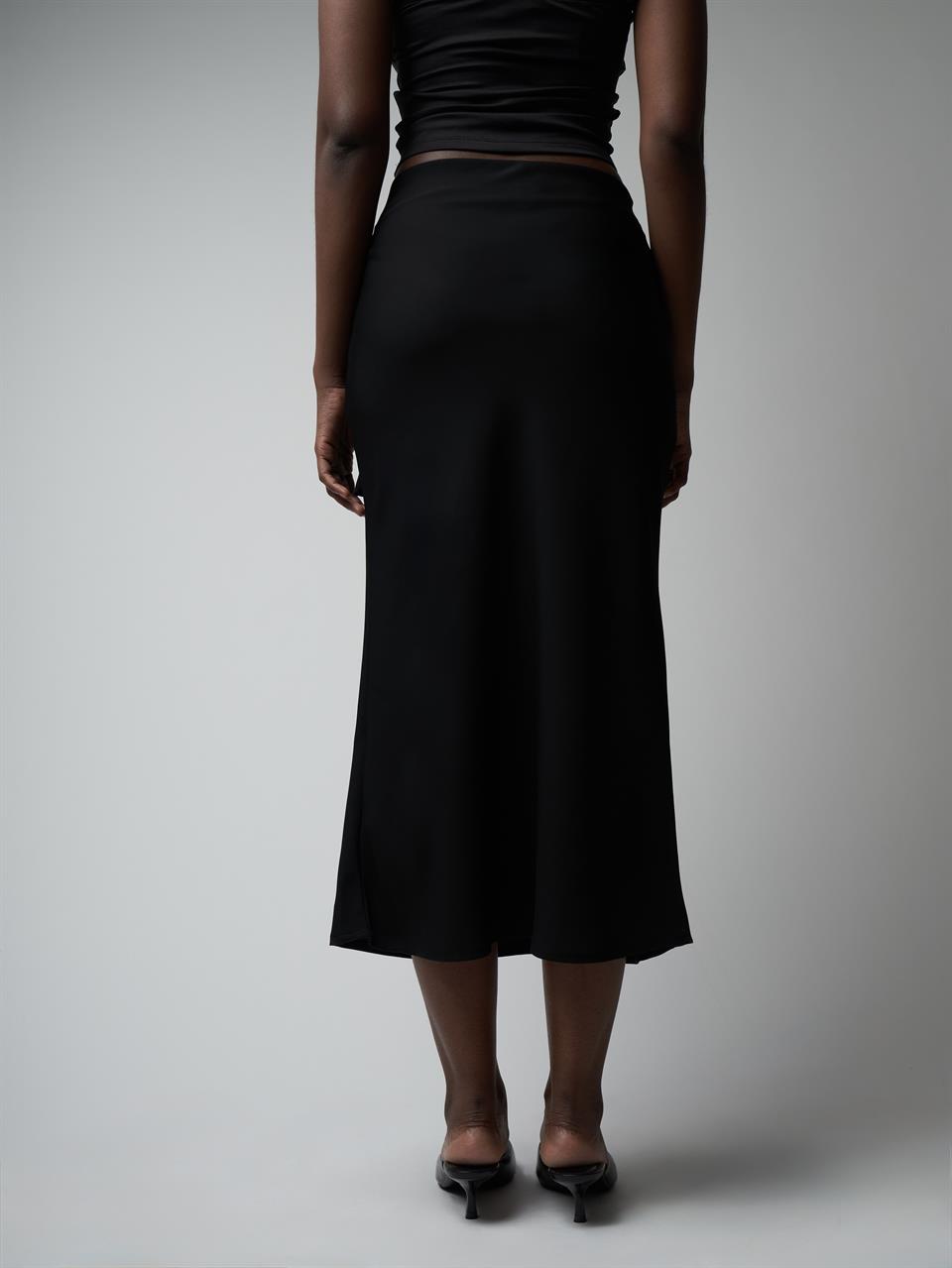 Aksesuar Detaylı Uzun Etek Siyah