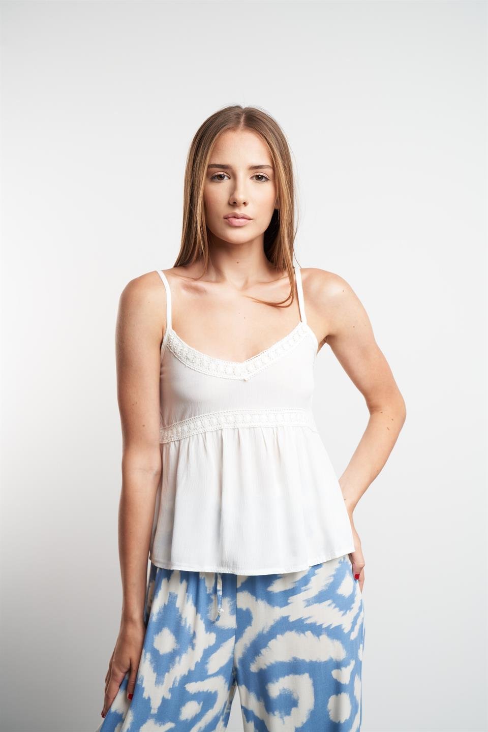 Askılı Dantel Detaylı Krınkıl Bluz Ekru