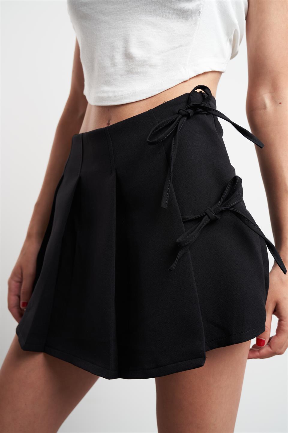 Bağcık Detaylı Şort Etek Siyah