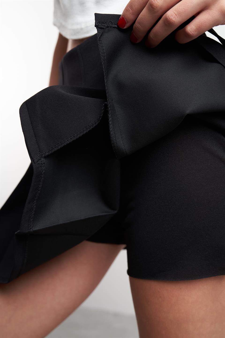 Bağcık Detaylı Şort Etek Siyah