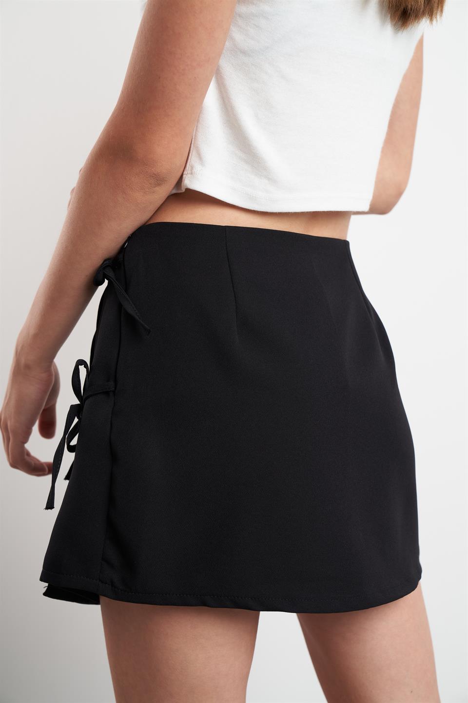 Bağcık Detaylı Şort Etek Siyah