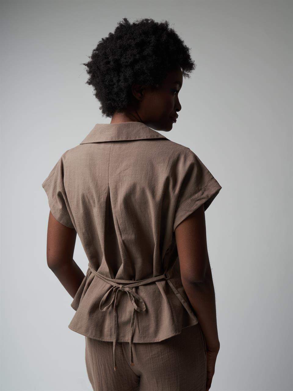 Bel Bağlamalı Kısa Kol Gömlek Vizon