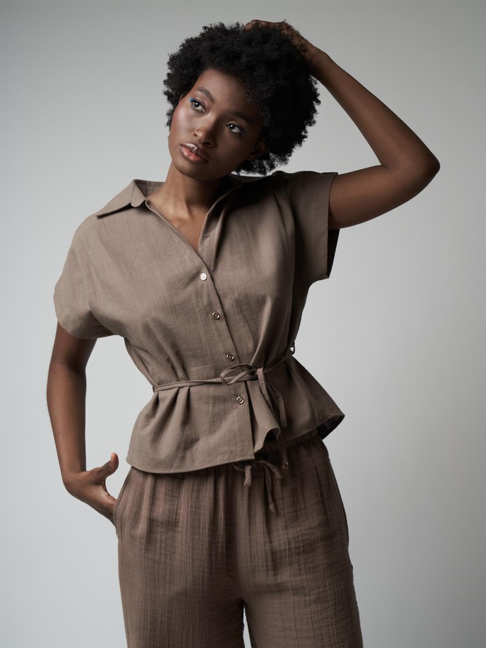 Bel Bağlamalı Kısa Kol Gömlek Vizon