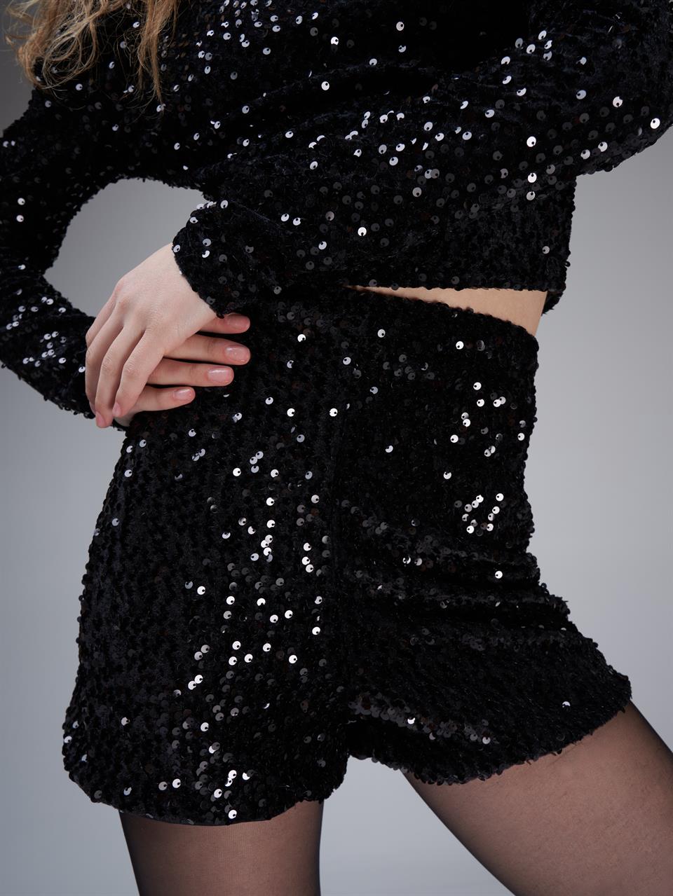 Bel İçi Lastik Pullu Kısa Şort Siyah