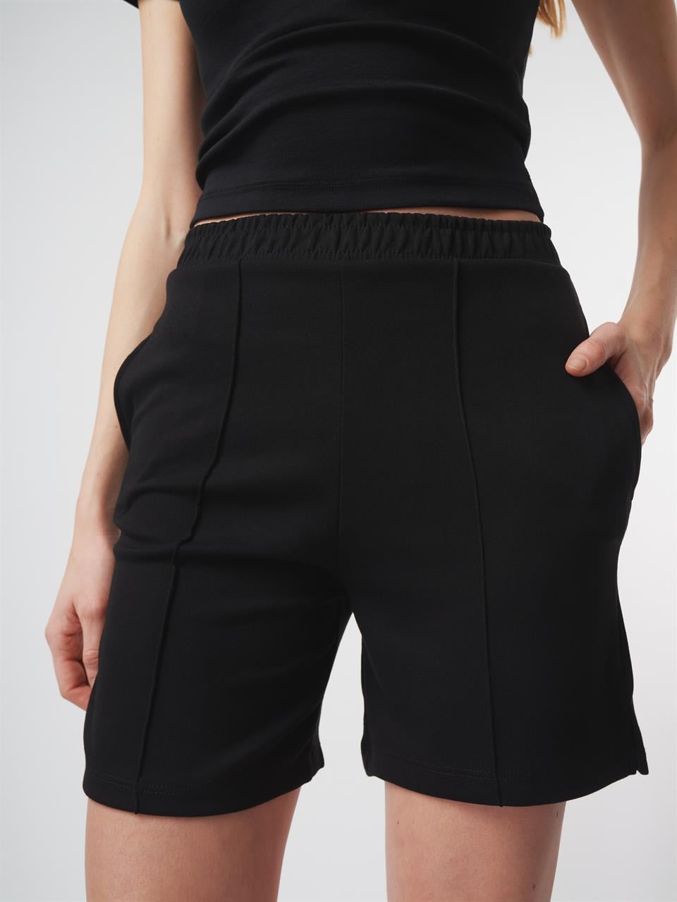Bel Lastik Çimalı Şort Siyah