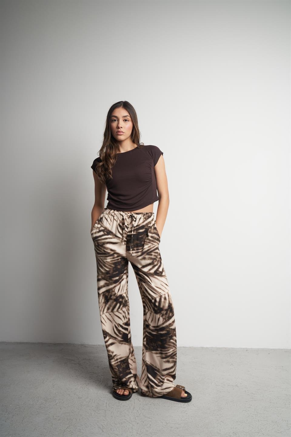 Bel Lastik Desenli Bol Paça Pantolon Kahve