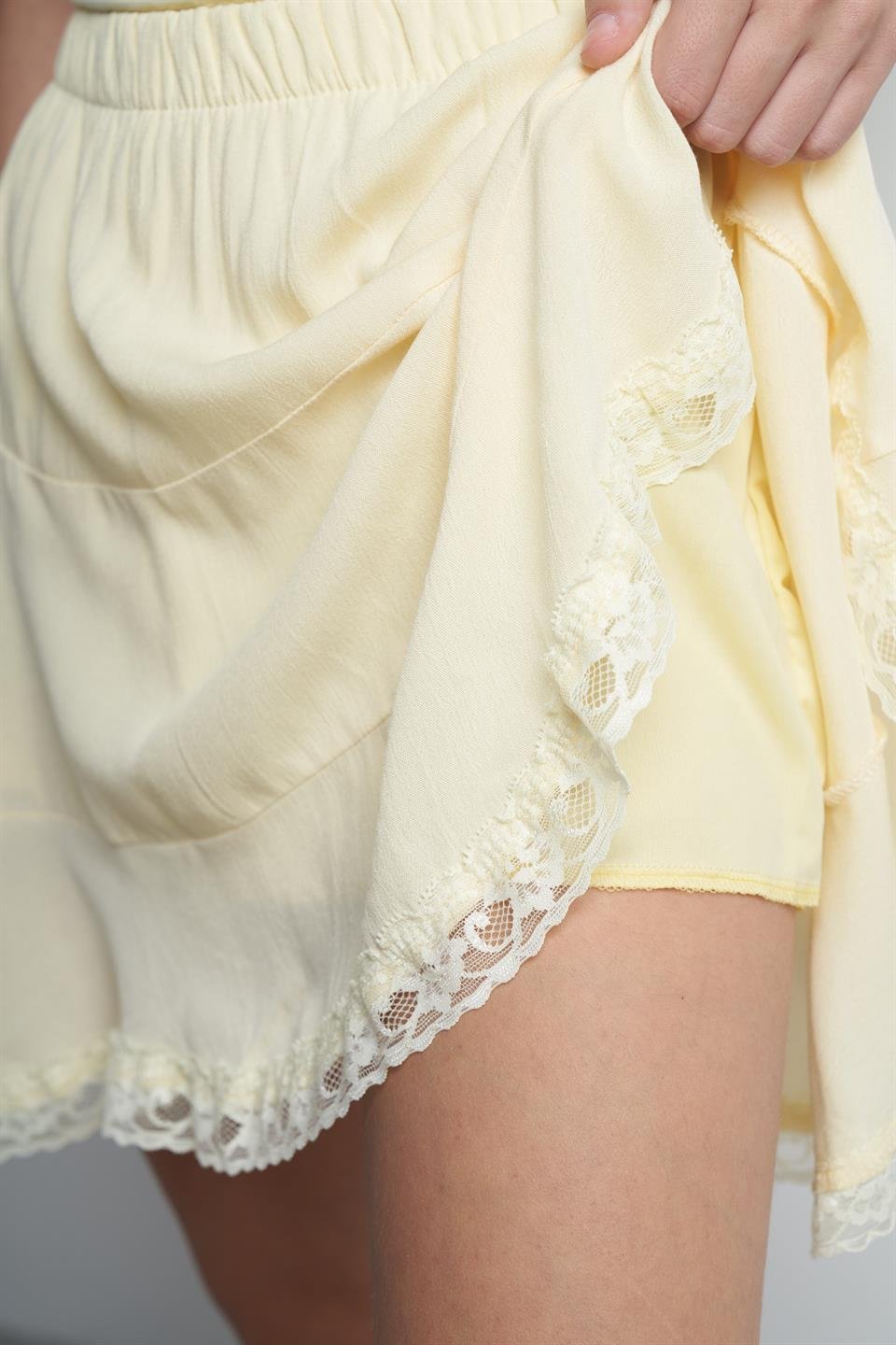 Bel Lastik Kısa Şort Etek Sarı