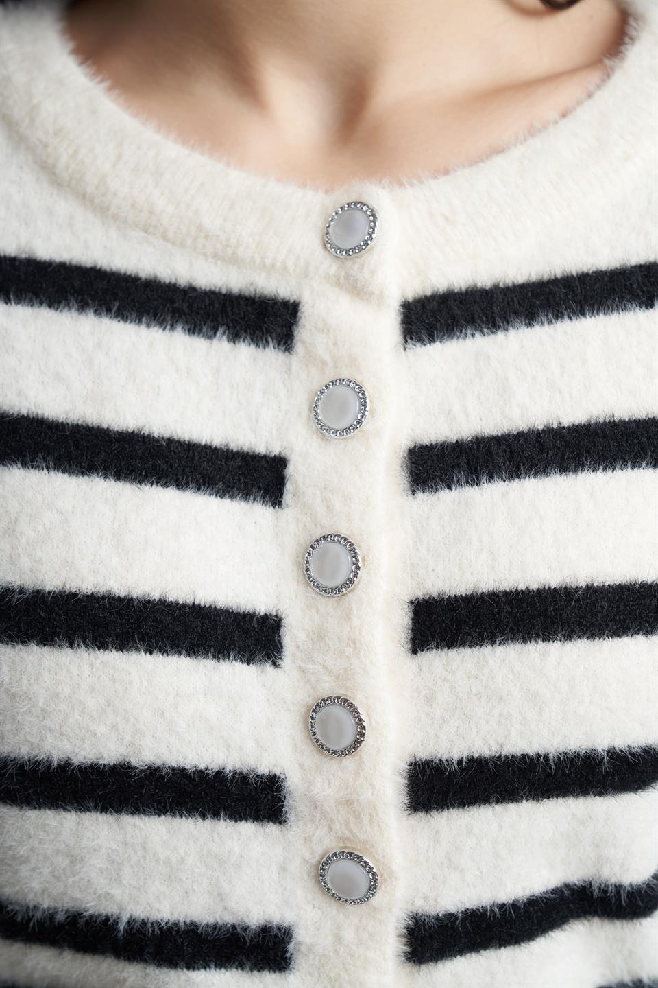 Bisiklet Yaka Çizgili Kısa Hırka Krem-Siyah