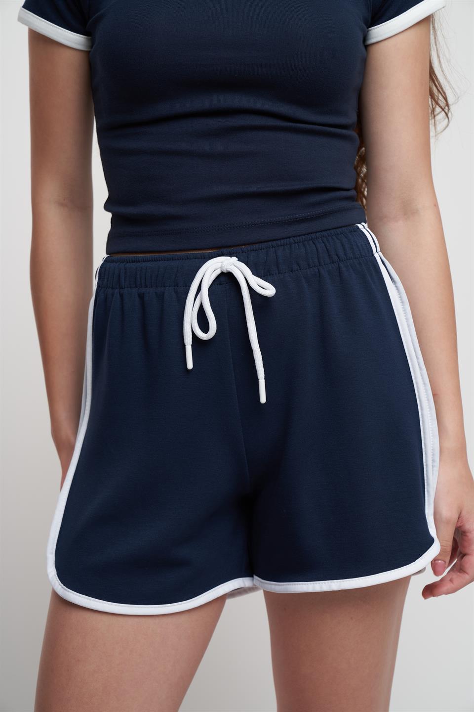 Biye Detaylı Kısa Şort Lacivert