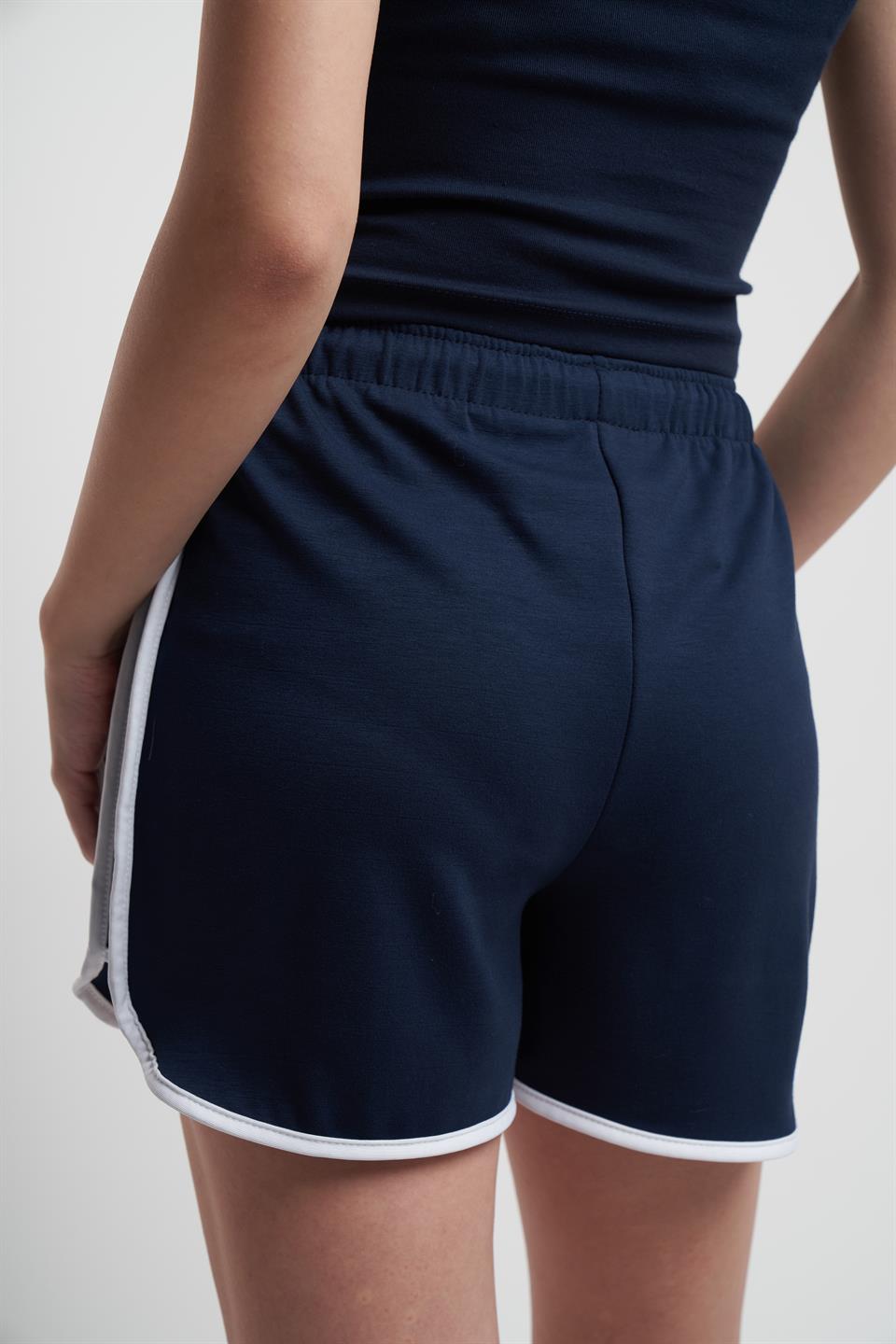 Biye Detaylı Kısa Şort Lacivert
