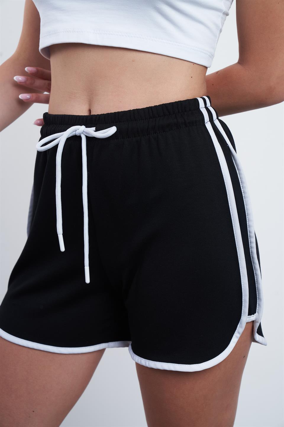 Biye Detaylı Kısa Şort Siyah