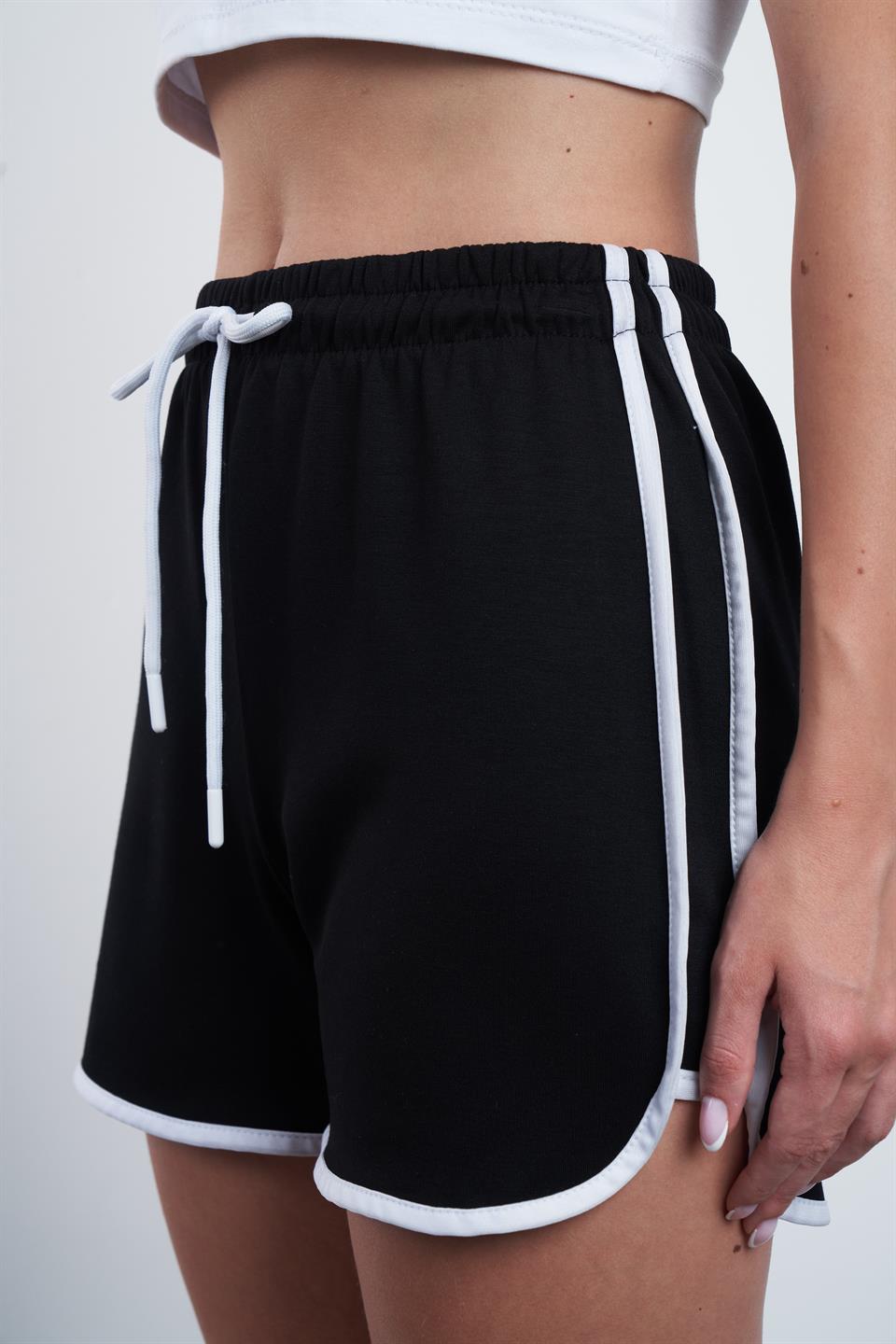 Biye Detaylı Kısa Şort Siyah