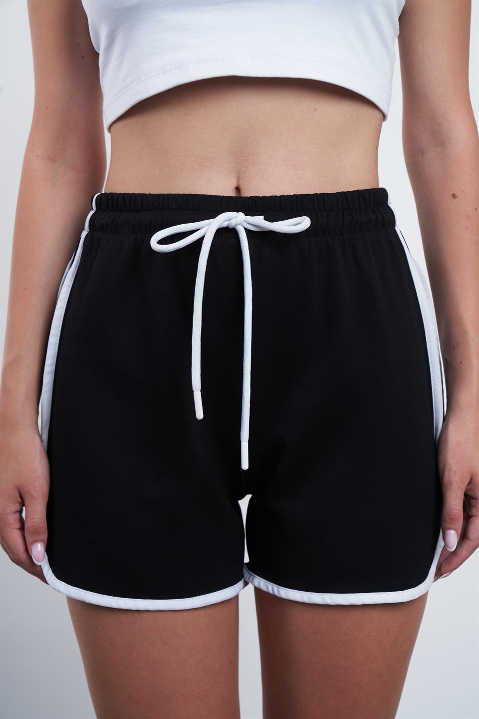 Biye Detaylı Kısa Şort Siyah
