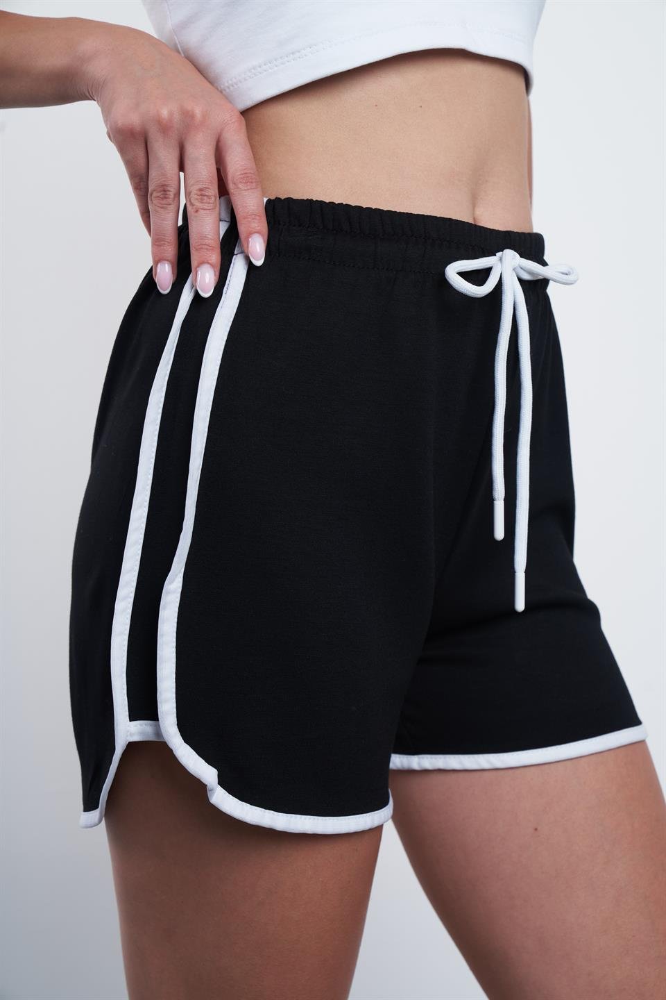 Biye Detaylı Kısa Şort Siyah